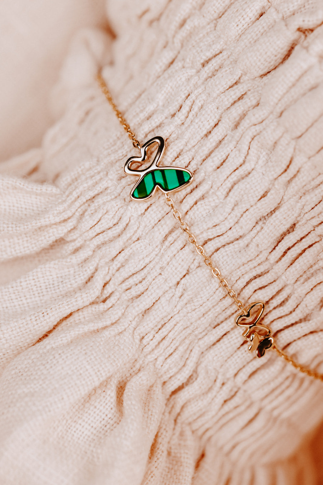 She Flies butterfly bracelet in 18k gold over sterling silver, adjustable and hypoallergenic, with GIARA affirmation card and gift box.