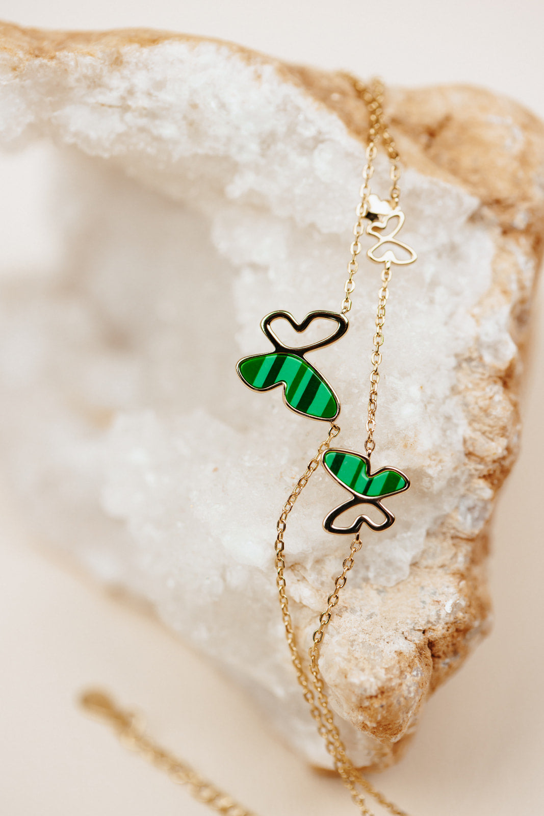 She Flies butterfly bracelet in 18k gold over sterling silver, adjustable and hypoallergenic, with GIARA affirmation card and gift box.